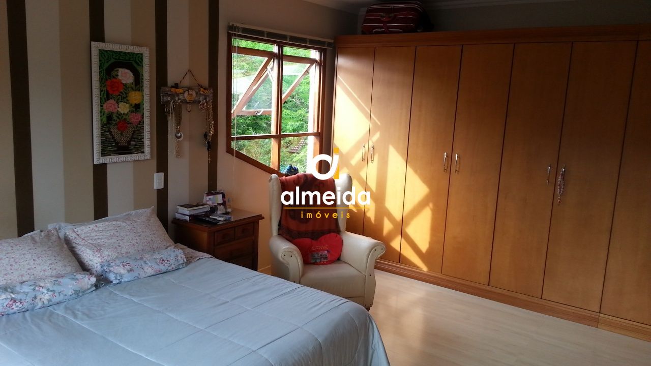 Casa à venda com 4 quartos, 240m² - Foto 40