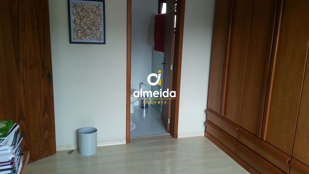 Casa à venda com 4 quartos, 240m² - Foto 38