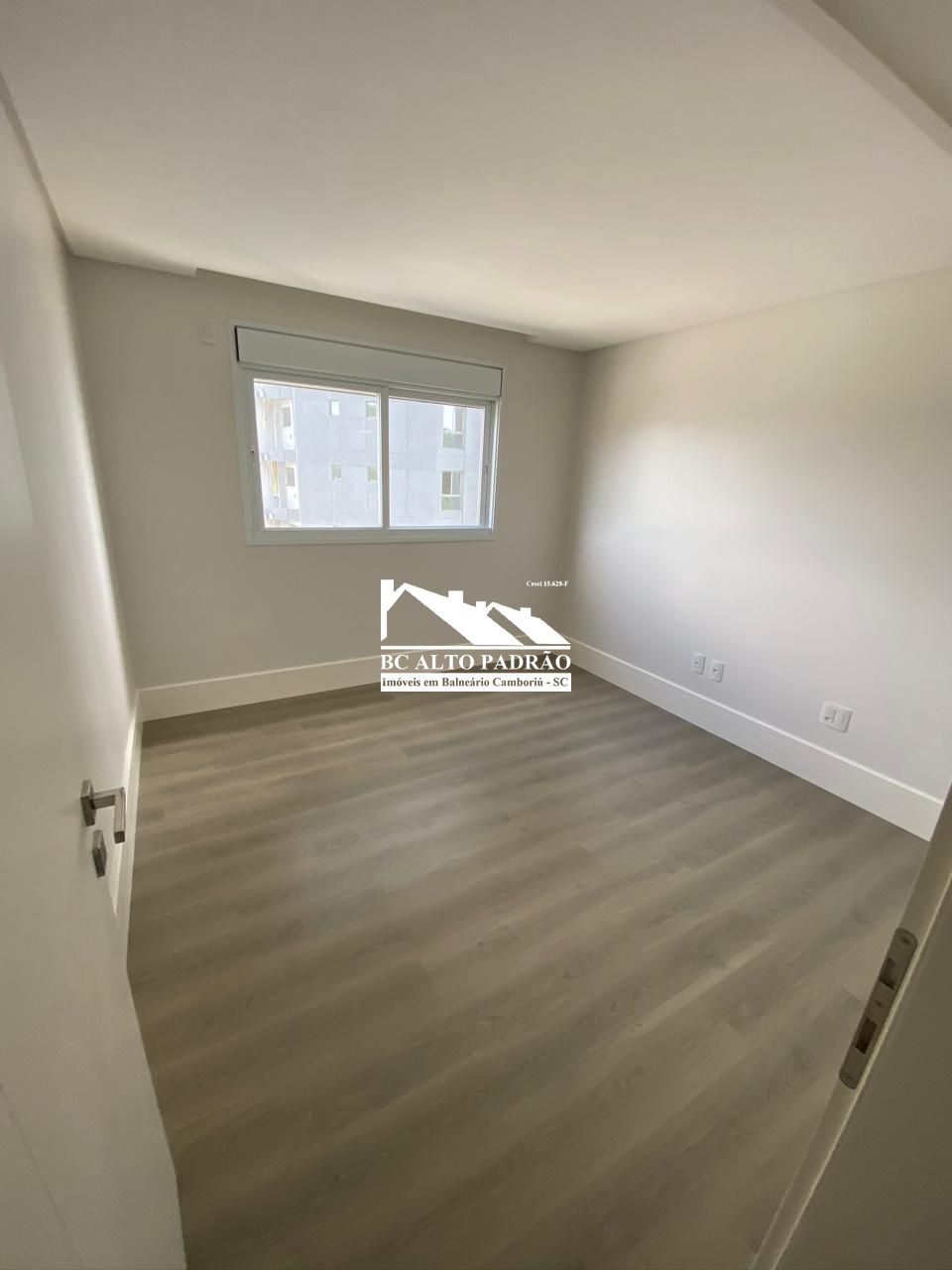 Apartamento à venda com 4 quartos, 237m² - Foto 11