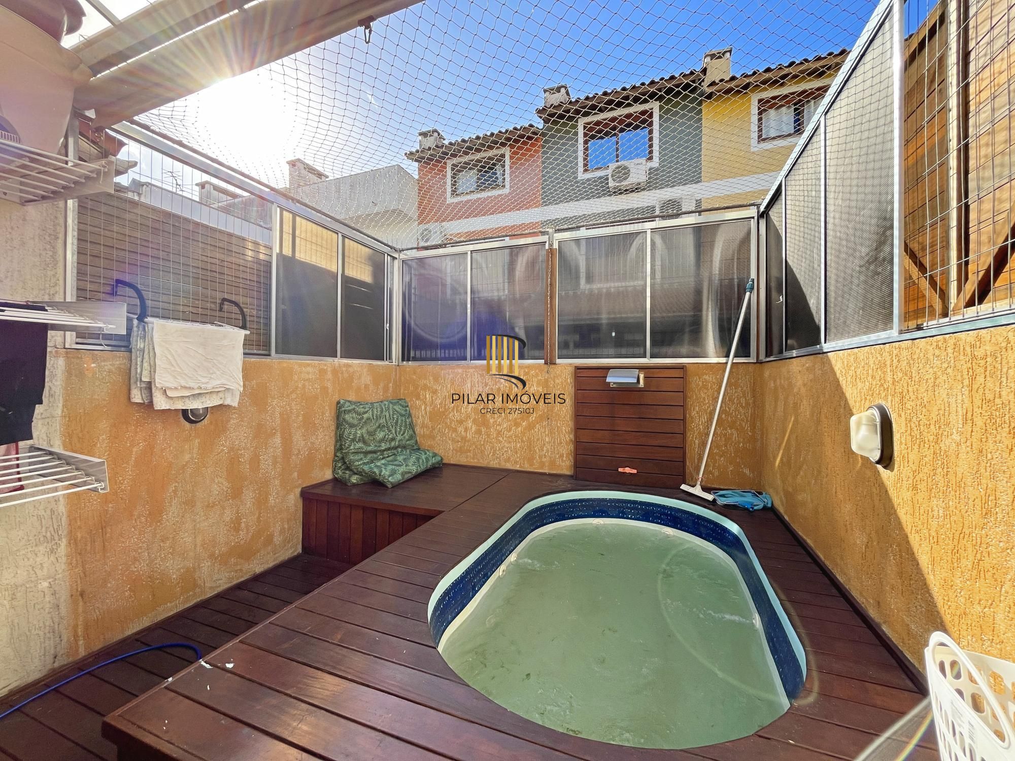 Casa 2 dormitórios no bairro Hípica