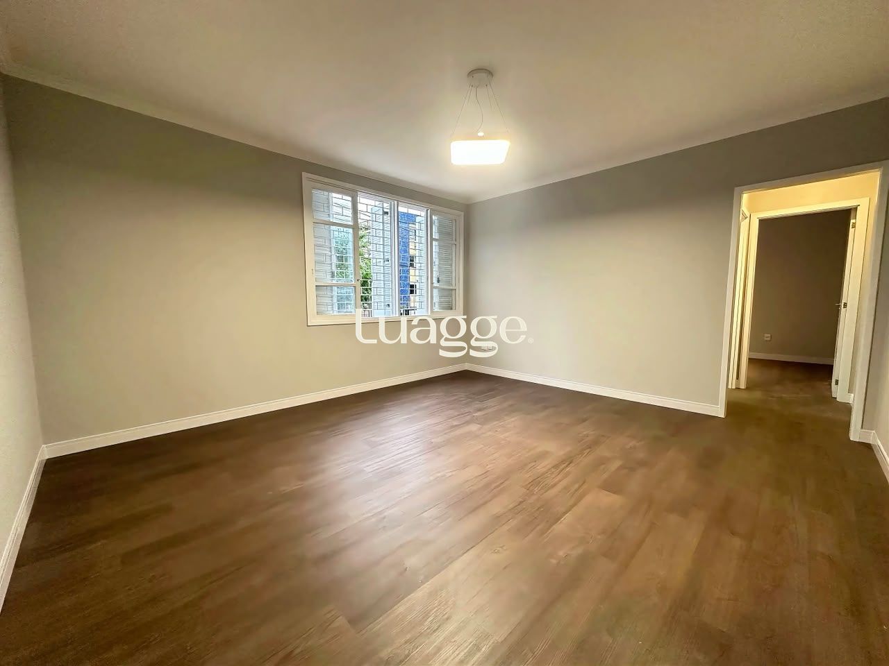 Amplo apartamento 1 dormitório com 57m² de frente no Menino Deus