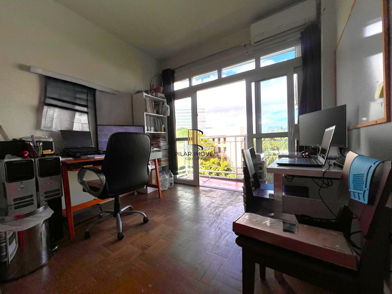 Apartamento 3 dormitórios em Frente a Faculdade de Odonto  e  Hosp. Clínicas