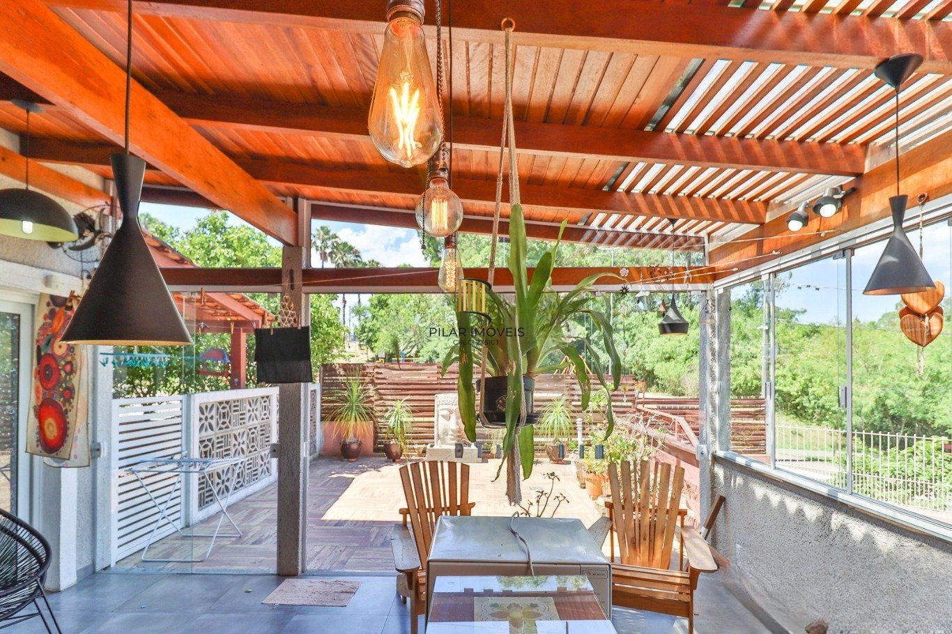 Casa em Condomínio com 3 Dormitórios e Energia Solar na Lomba do Pinheiro