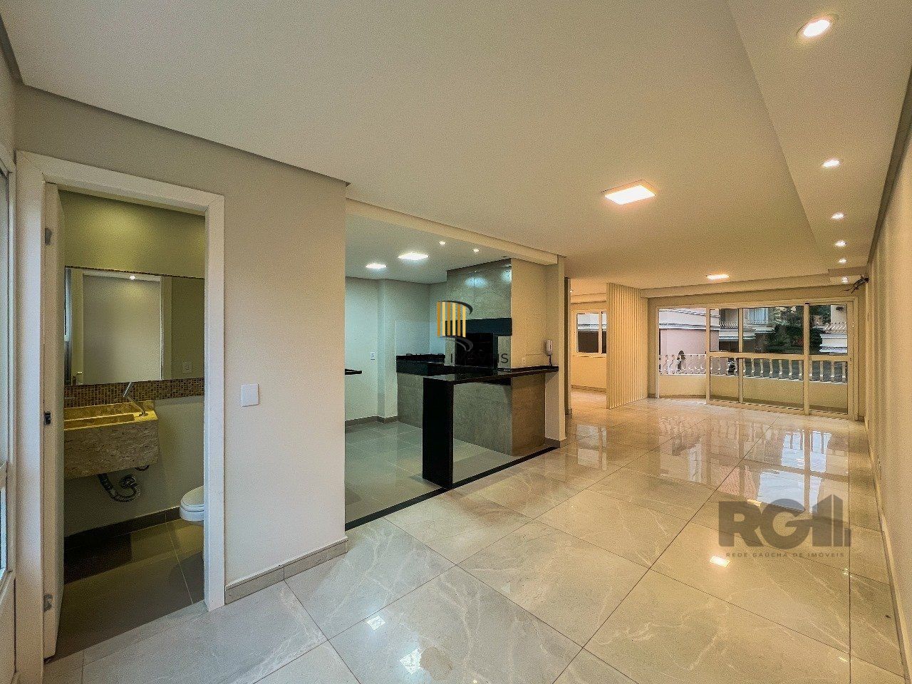 Casa em Condomínio no bairro Pedra Redonda - 5 dormitórios