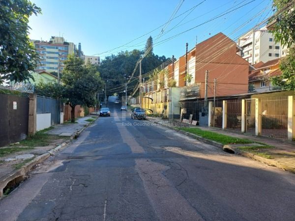 Terreno em Porto Alegre, no bairro Tristeza, à venda.