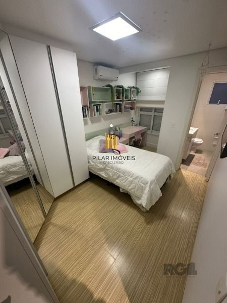 Casa Condominio em Porto Alegre, no bairro Tristeza, com 3 dormitório(s), e 3 ba