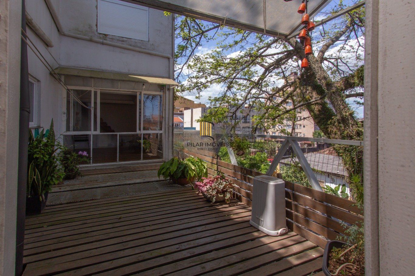 Apartamento garden, 3 dormitórios, 2 suítes, e 131m² privativos no Menino Deus.