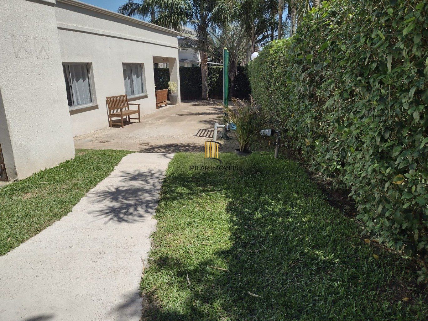 Apartamento 2 Dormitórios Térreo com Portaria 24h no Morro Santana