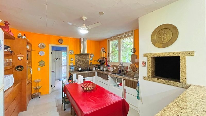 No condomínio Mountain Ville Residência 3 dormitórios.