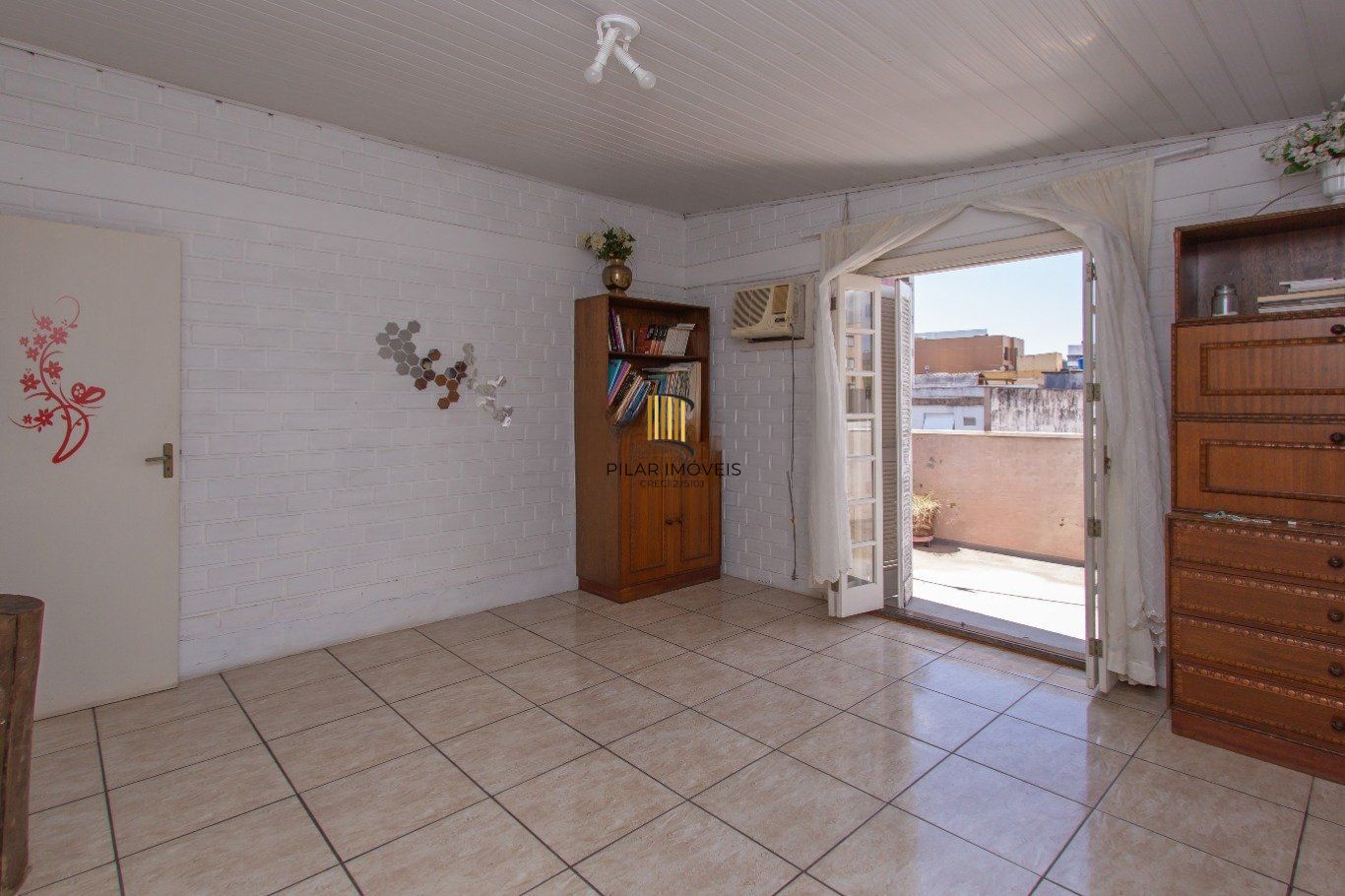 Apartamento garden, 3 dormitórios, 2 suítes, e 131m² privativos no Menino Deus.