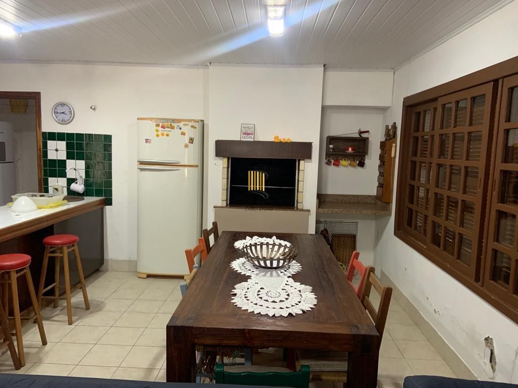 Casa com Piscina e Espaço Gourmet à Venda em  – 3 Dormitórios | Mariluz Plano D