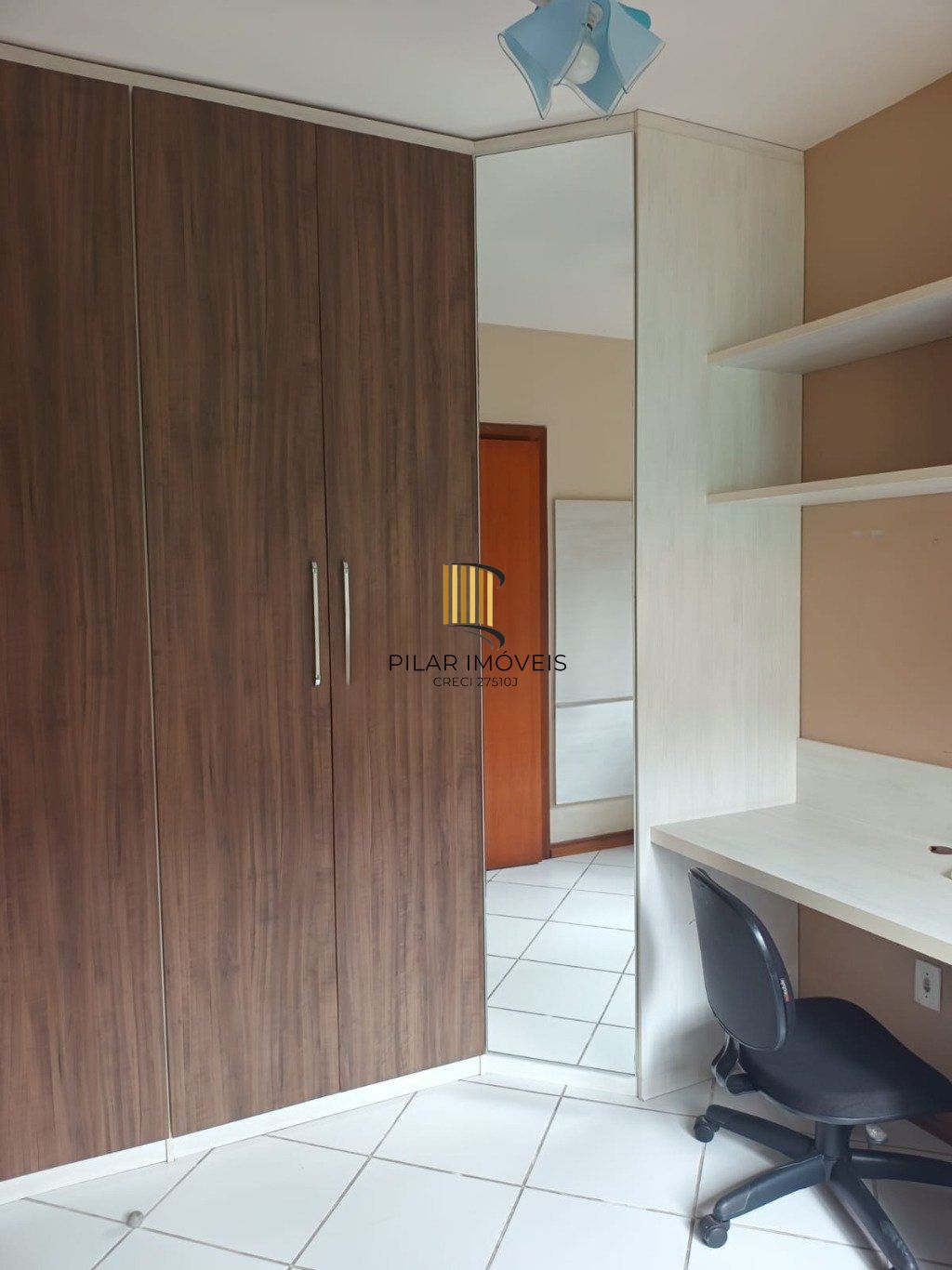 Casa semi mobiliada de 224m² com 3 quartos, 2 vagas de garagem em Canoas.