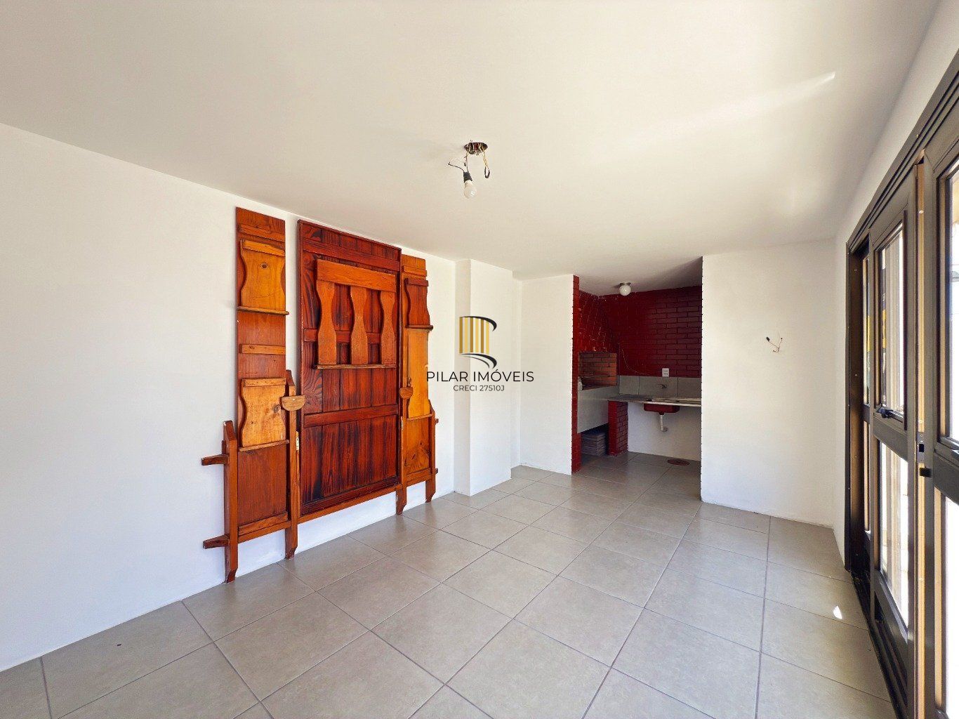 Cobertura com 2 quartos, vaga, elevador e churrasqueira  no bairro Cristal.