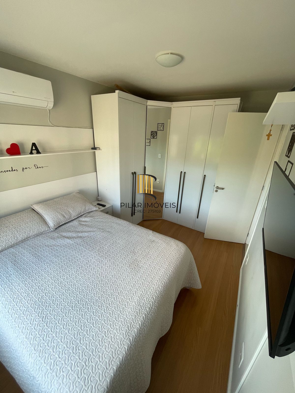 Apartamento semi mobiliado no bairro Hípica - 2 dormitórios