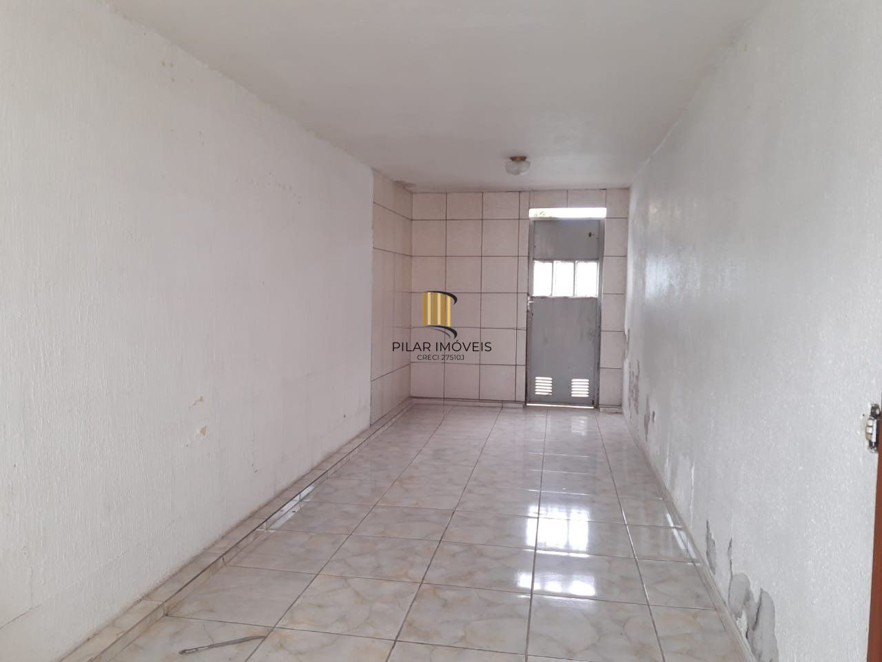 Casa de 2 Quartos e 2  vagas de garagem no Parque Granja em Cachoeirinha.