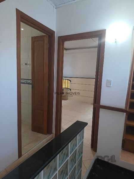 Casa em Porto Alegre, no bairro Restinga, com 4 dormitório(s), e 4 banheiros, à 