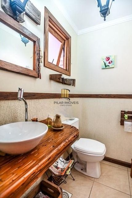 Casa em condomínio fechado de 2 quartos, suíte, 2 vagas no bairro Guarujá