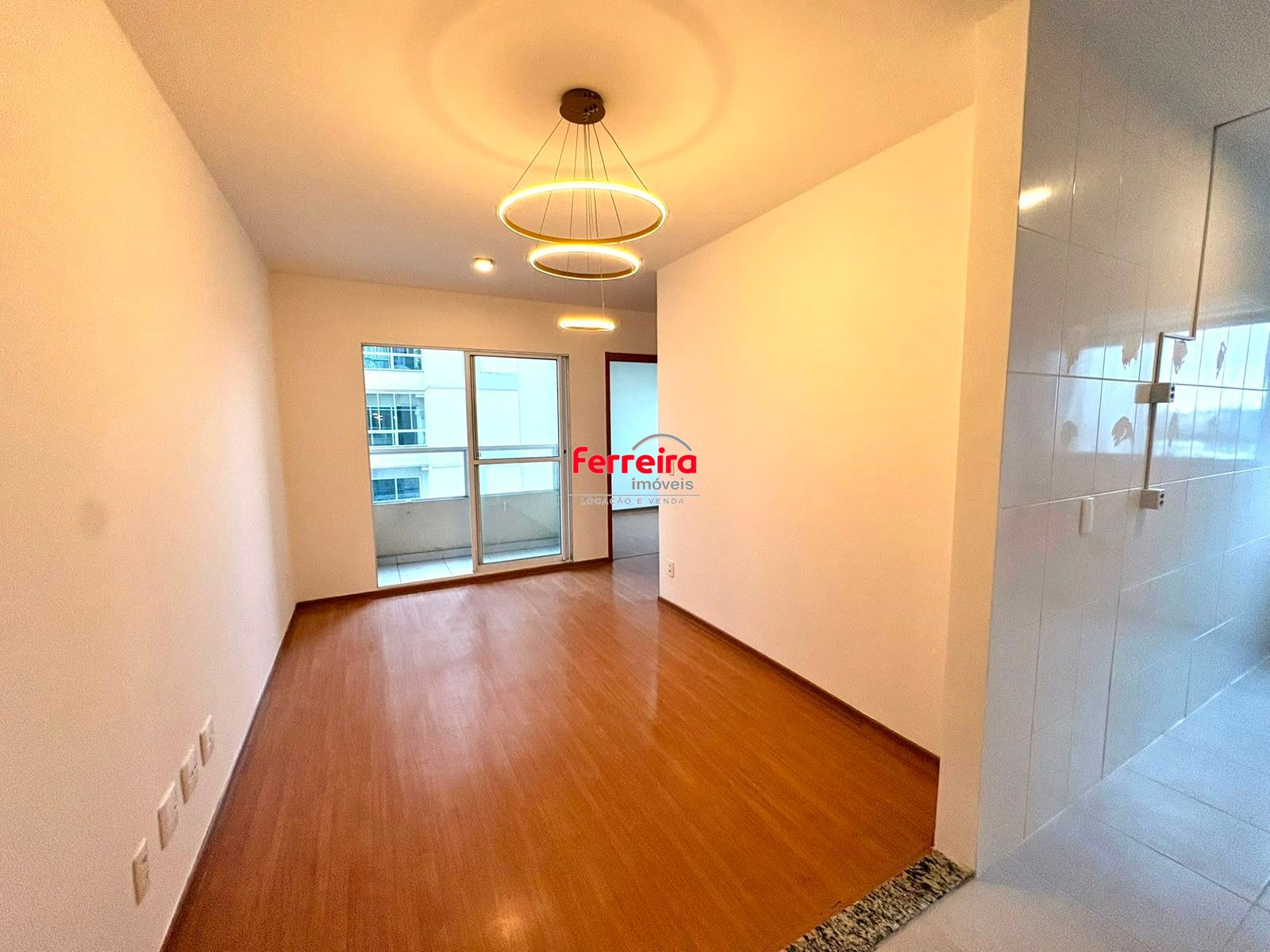 Apartamento reformado de 2 dormitórios, churrasqueira e vaga no Parque Santa Fé