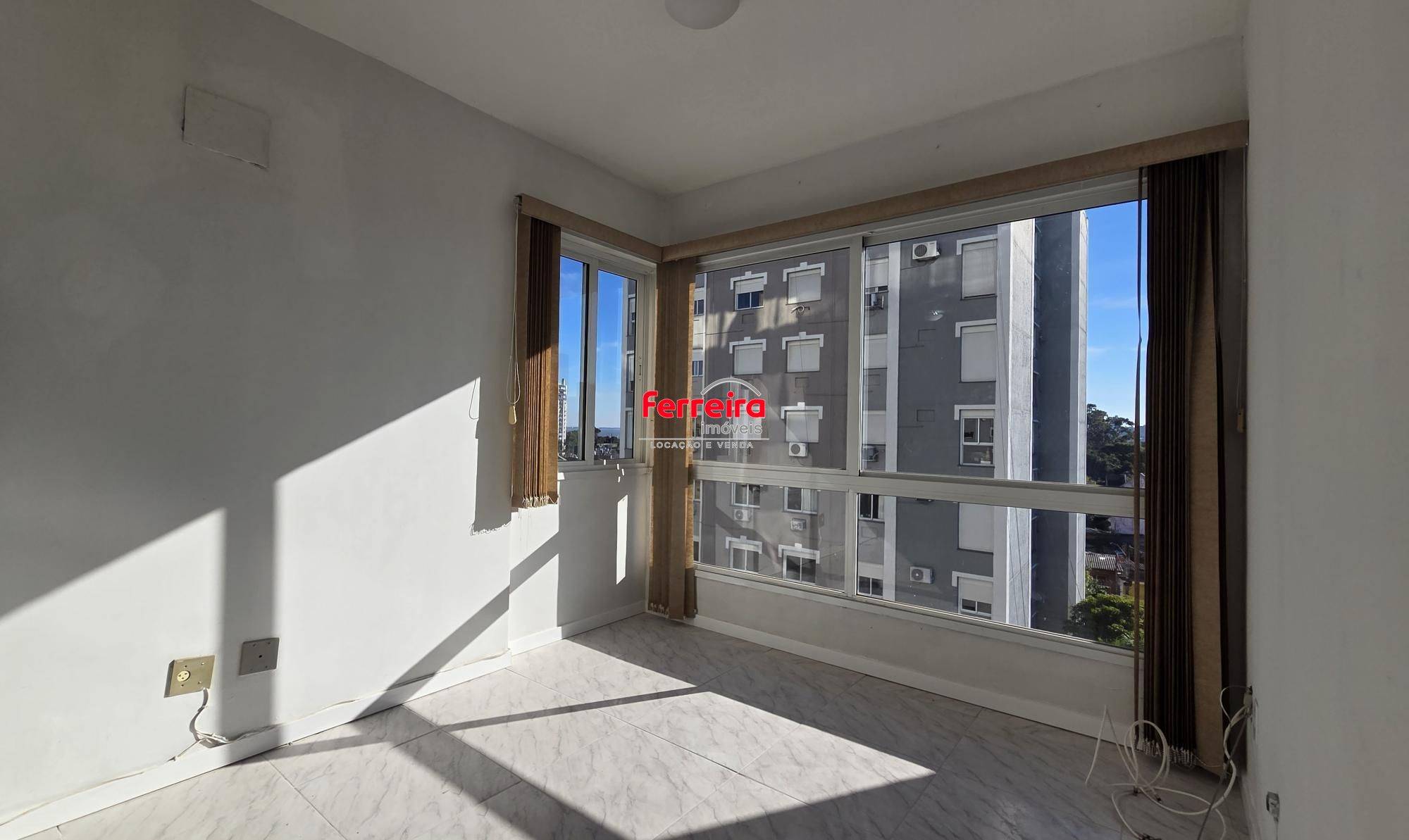 Apartamento de 75,9 m² com 3 dormitórios, 1 suíte e 2 vagas de garagem, próximo ao Barra Shopping Sul.