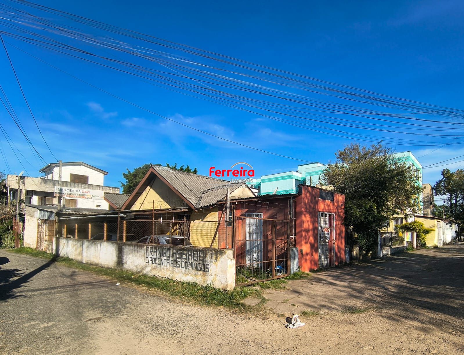 Casa de esquina no Bairro Camaquã