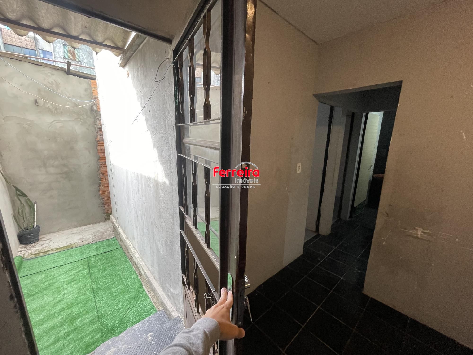 Apartamento 48m² Bairro Maria Regina Térreo com pequeno pátio Alvorada