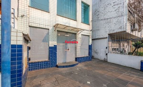 Prédio comercial com loja no bairro Rio Branco com 237m²