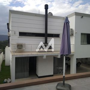 Casa com 329m² e 3 dormitórios no bairro Centro em Colinas para Comprar