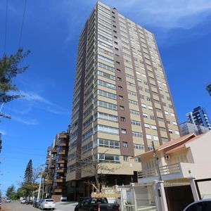 Apartamento com 212m², 4 dormitórios, 4 suítes, 3 vagas no Golden Tower em Torres para Comprar