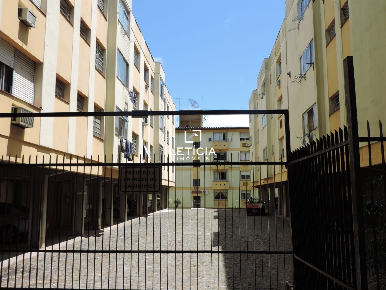 Apartamento com 3 Dormitórios à venda, 114 m² por R$ 300.000,00