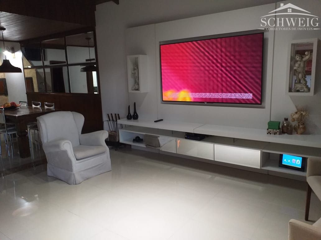Casa à venda com 4 quartos, 210m² - Foto 2