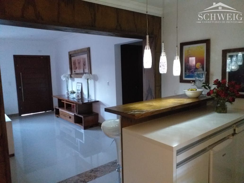 Casa à venda com 4 quartos, 210m² - Foto 8