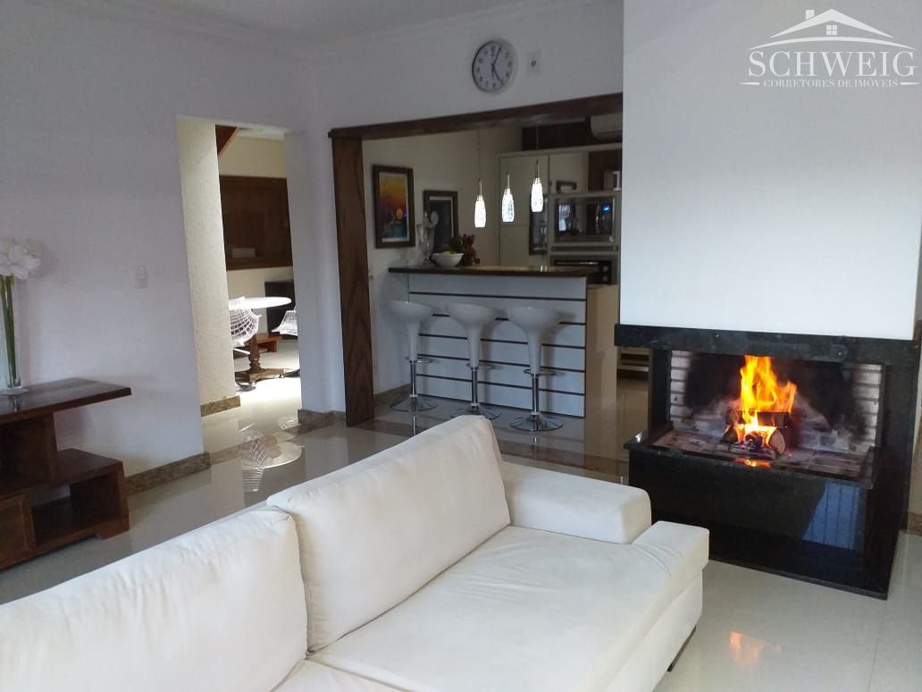 Casa à venda com 4 quartos, 210m² - Foto 4