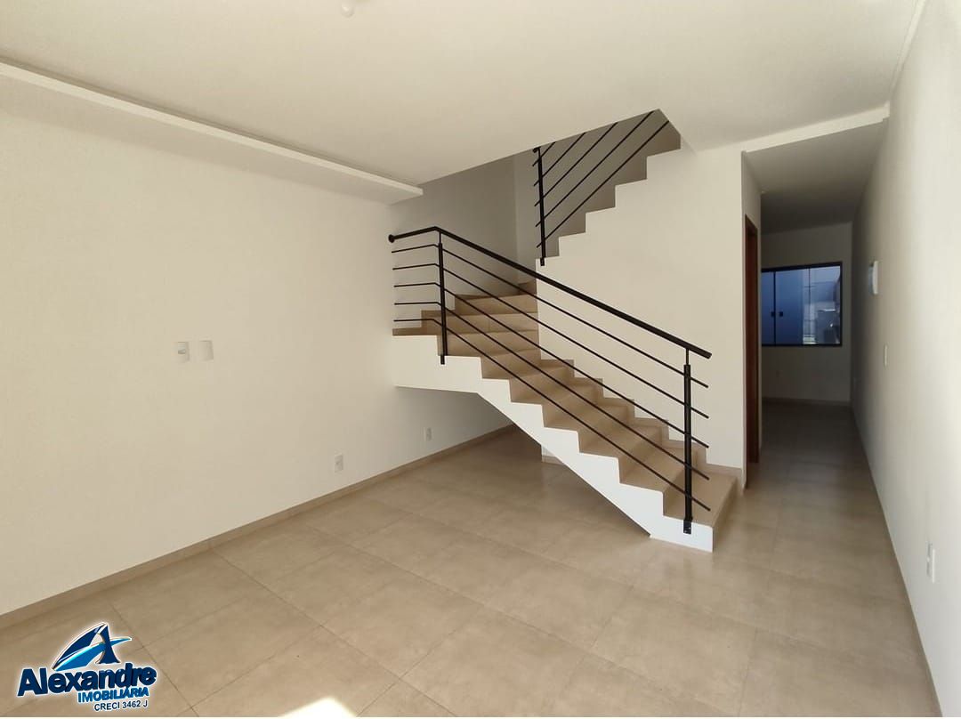 Casa à venda com 2 quartos, 82m² - Foto 2
