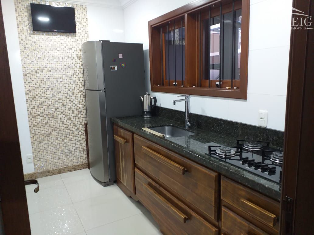 Casa à venda com 4 quartos, 210m² - Foto 14