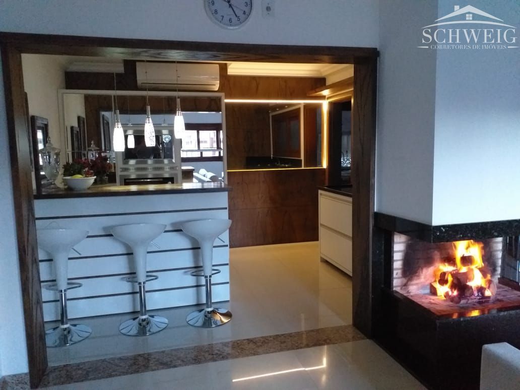 Casa à venda com 4 quartos, 210m² - Foto 9