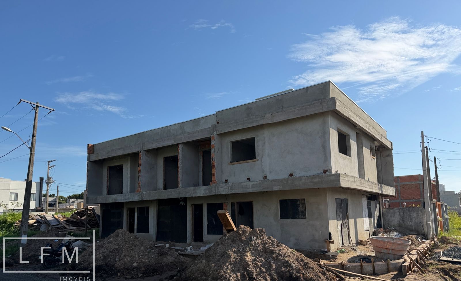 Sobrado à venda  no Itacolomi - Balneário Piçarras, SC. Imóveis