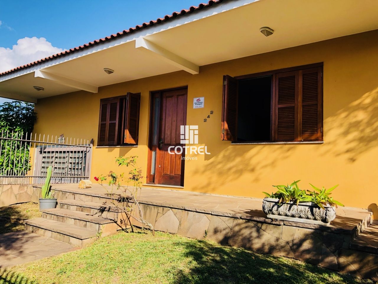 Casa 3 dormitórios sendo 1 suíte no Bairro Juscelino Kubitschek localizado na ci