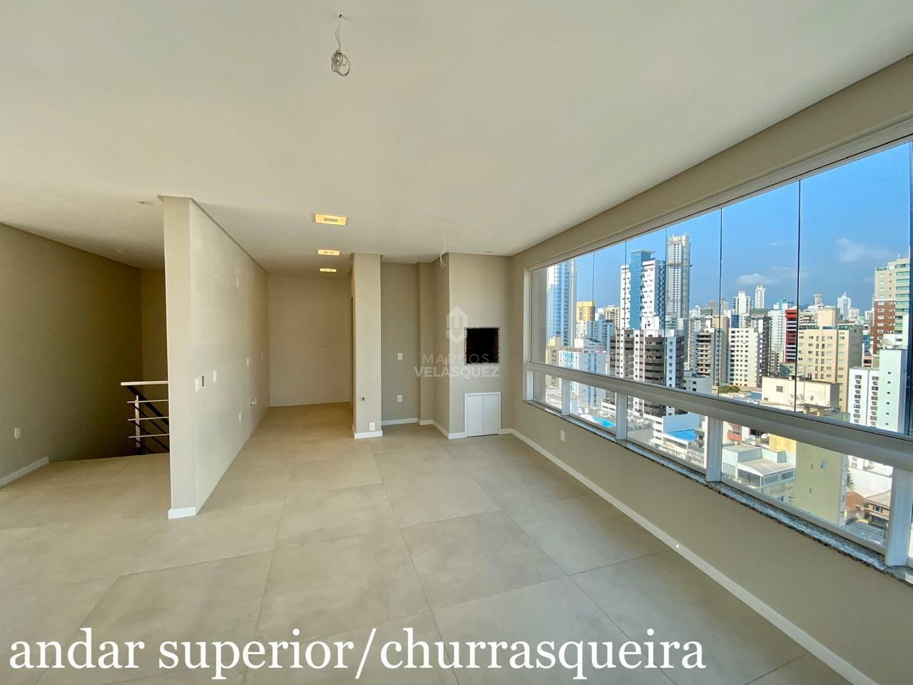 Cobertura à venda com 4 quartos, 240m² - Foto 1