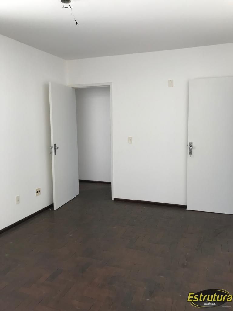 Apartamento com 3 Dormitórios à venda, 148 m² por R$ 400.000,00