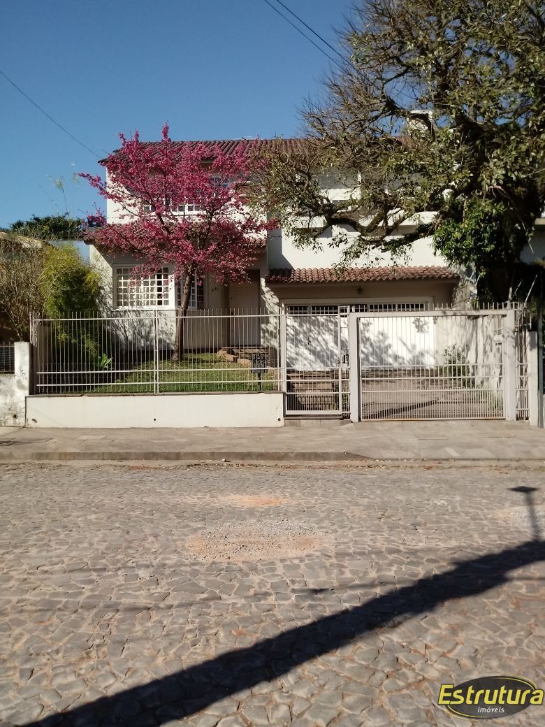 Casa com 3 Dormitórios à venda, 278 m² por R$ 820.000,00