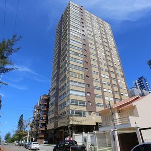 Apartamento com 216m², 4 dormitórios, 4 suítes, 4 vagas no Golden Tower em Torres para Comprar