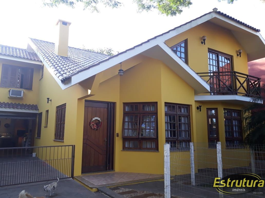 Casa com 4 Dormitórios à venda, 262 m² por R$ 910.000,00