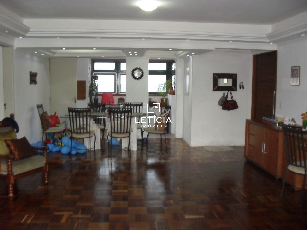 Apartamento com 3 Dormitórios à venda, 140 m² por R$ 450.000,00