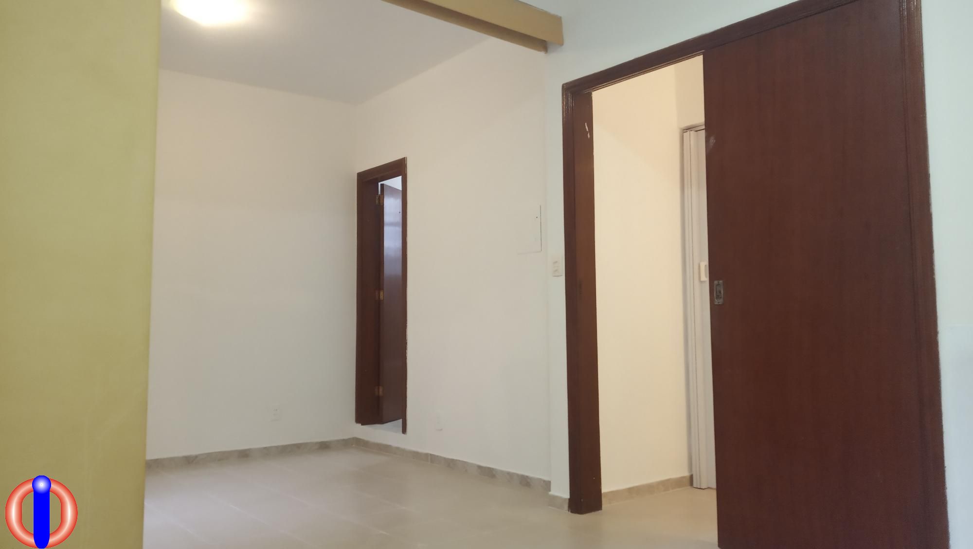 Casa à venda com 1 quarto, 60m² - Foto 2