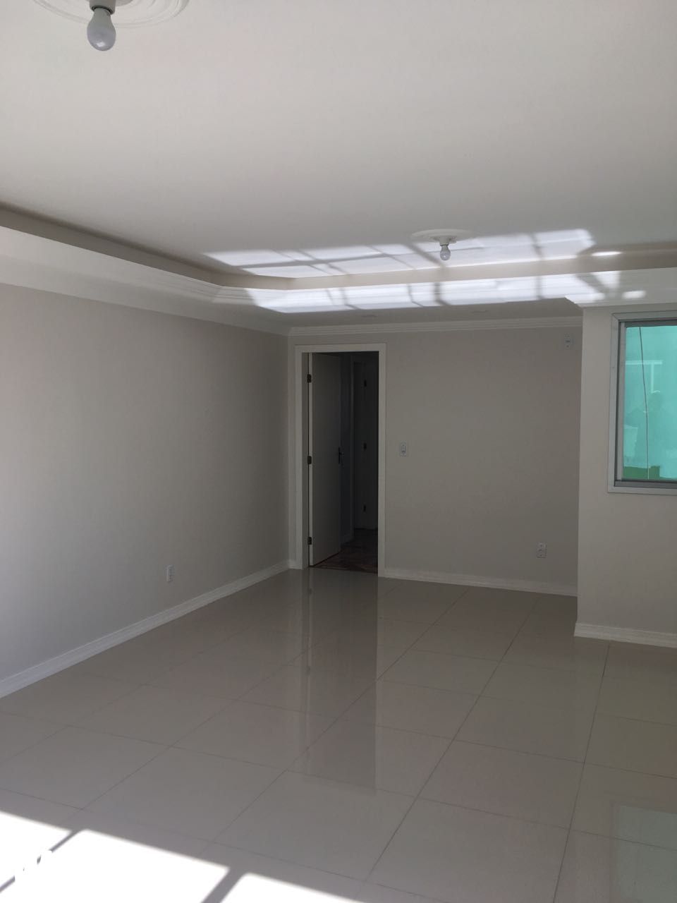 Apartamento à venda com 3 quartos, 121m² - Foto 2