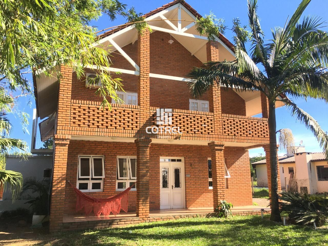Casa 5 dormitórios (2) Suíte, 5 banheiros , 2 vagas de garagem