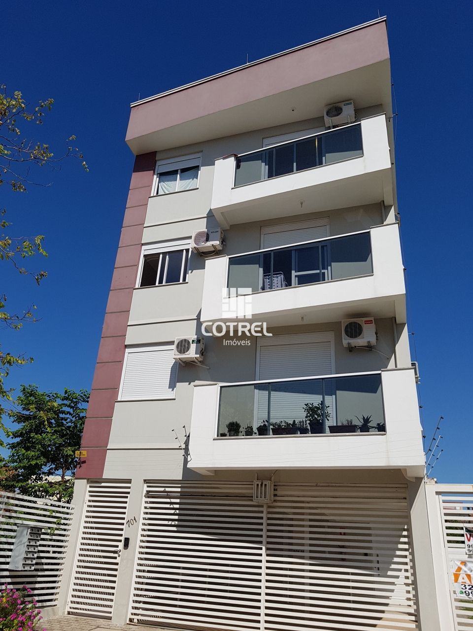 Apartamento semi mobiliado 2 dormitórios e 1 vaga de garagem no Bairro Camobi lo