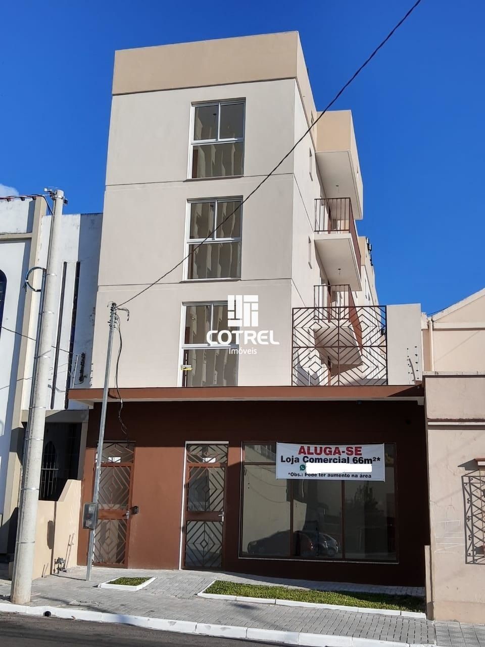 Apartamento com 1 dormitório e garagem no Bairro Rosário, 1 quadra da UNIFRA.