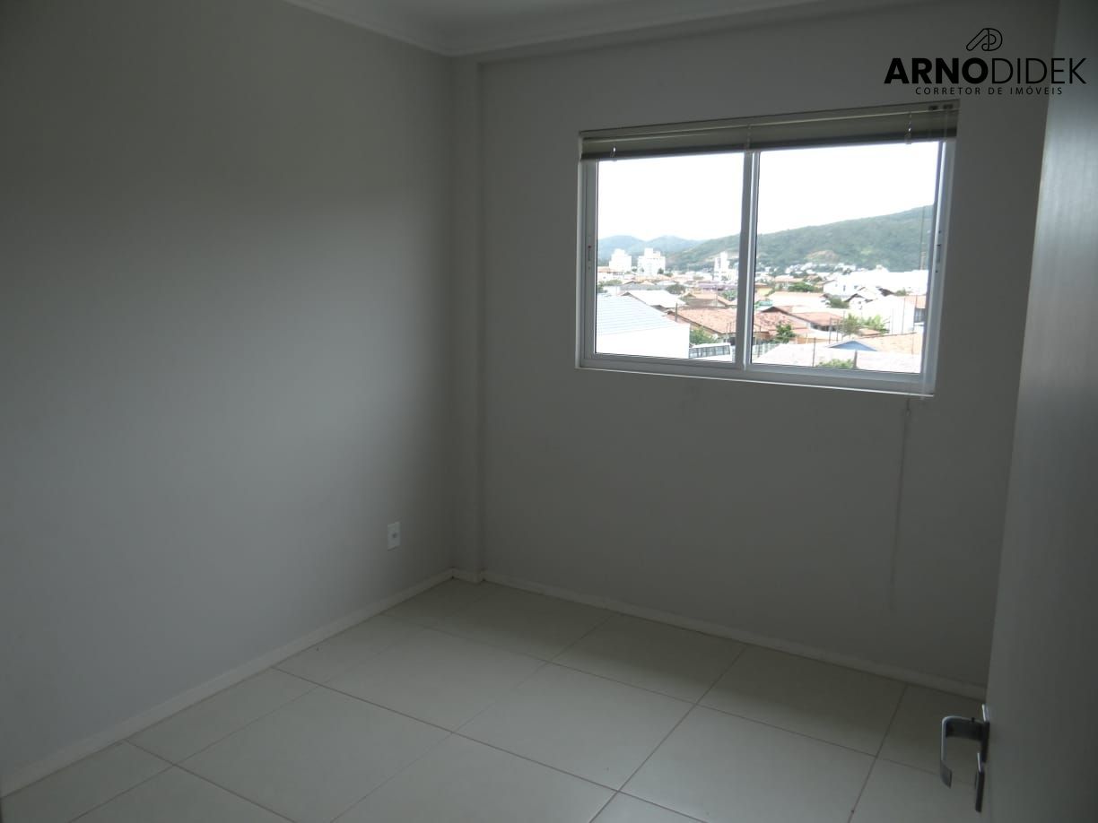 Apartamento à venda com 3 quartos, 96m² - Foto 4