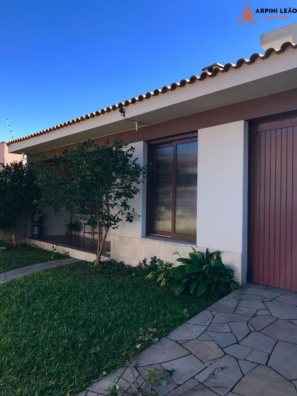 Casa à venda com 3 quartos, 270m² - Foto 1